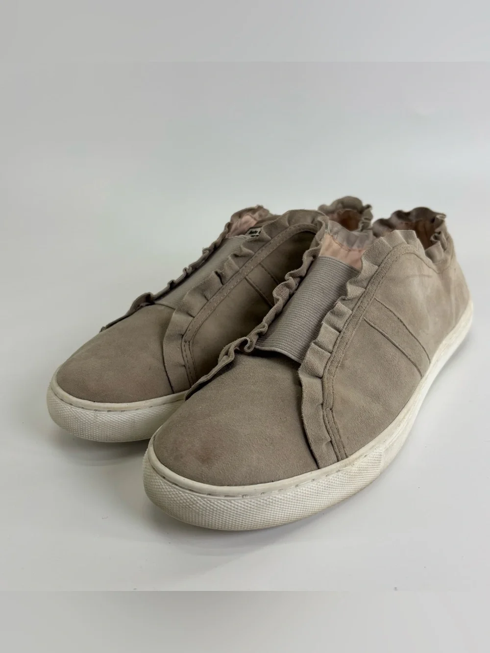Kate Spade Lance ruffled suede sneakers 8.5 taupe gray